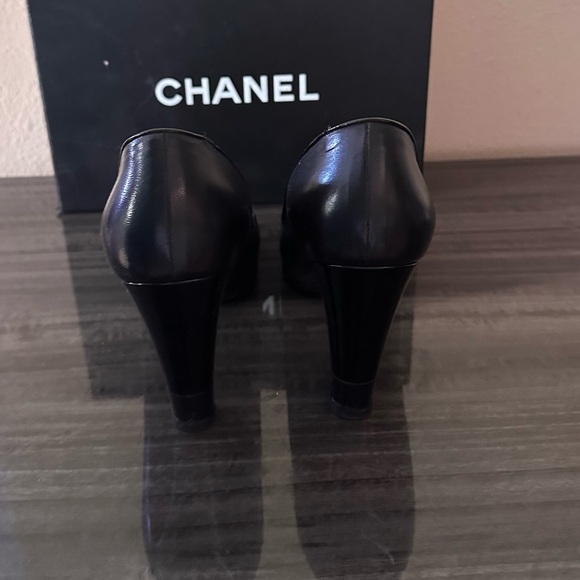 CHANEL Leather Pumps - Picture 4 of 5